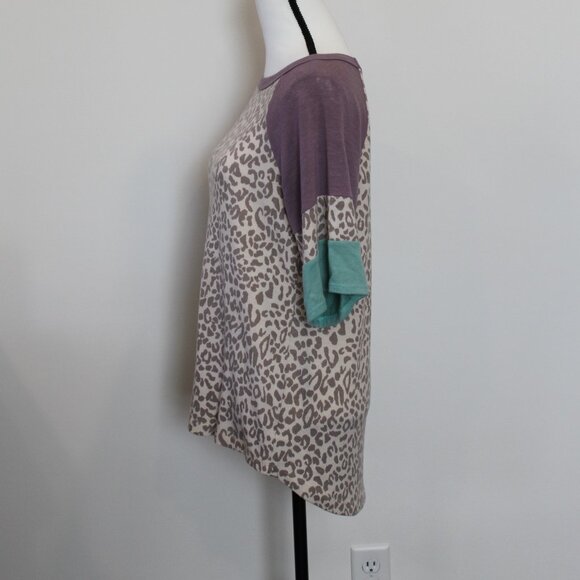 Oddy Short Sleeve Animal Print Top Size Small - Picture 6 of 8